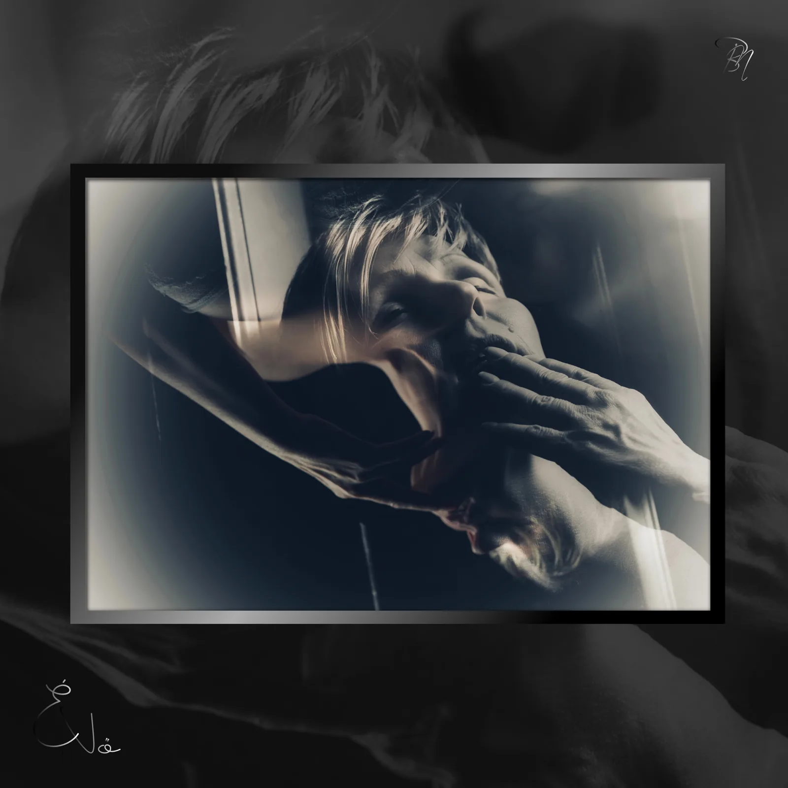 Hand and shoulder — Photo: Norbert Banhalmi A soft-focus study of a hand resting on a shoulder.