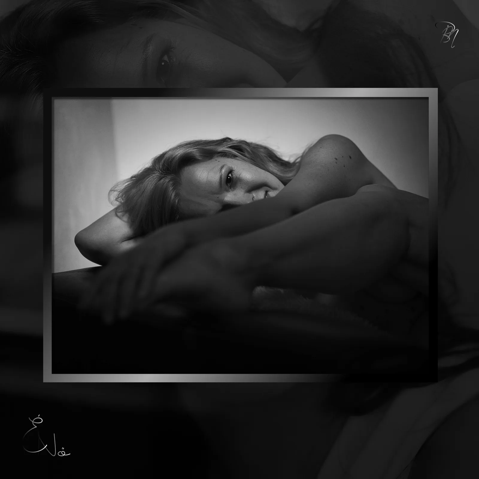 Resting — Photo: Norbert Banhalmi Black and white: a woman lies with her head on her arm, eyes closed.